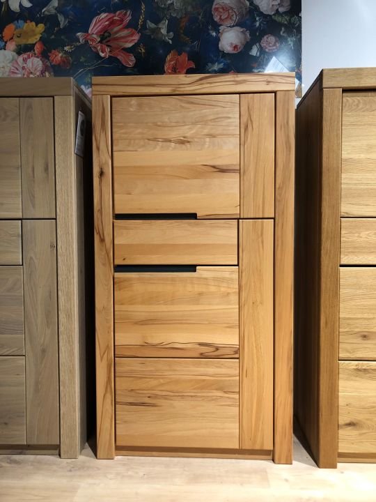 Funktionsschrank Horaz Anschlag rechts vollholz eckige Lisene Kernbuche geölt 71 x 137 cm
